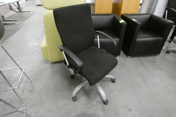 2x Bürostuhl - NowyStyl